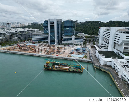 シンガポール港の上空から港湾工事の空撮 シンガポール港の上空から港湾工事の空撮 126830620