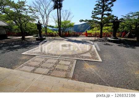 宇宙エネルギーが降注ぎ京の都の鬼門を護る… 鞍馬寺『金剛床』 126832106