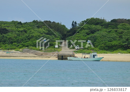 新城島（パナリ島）の下地島桟橋と上陸ツアー 126833817