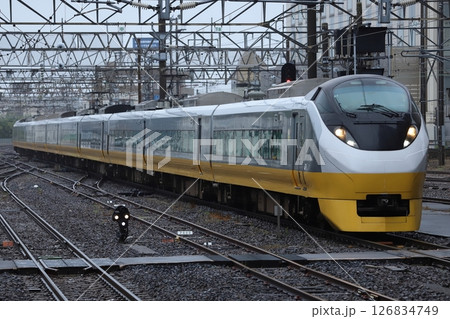 イエロージョンキルカラー 126834749