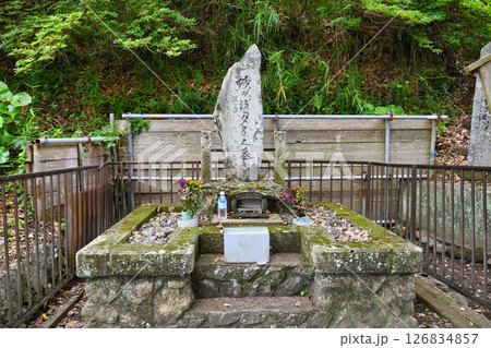 誕生寺　鯛塚　妙の浦タイ之墓（千葉県鴨川市） 126834857