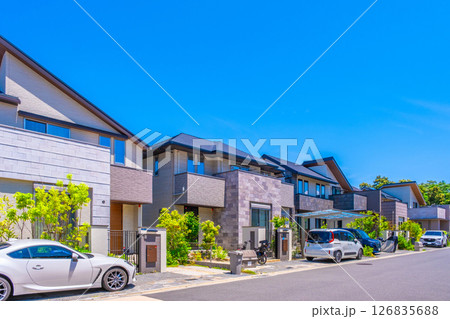 電柱のない閑静な新築の住宅街 126835688