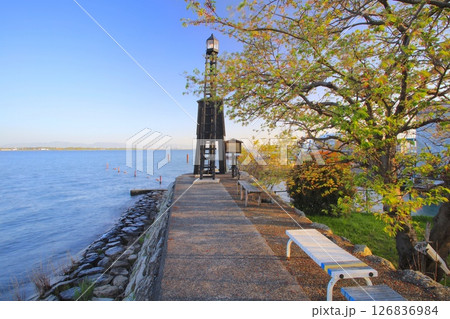 琵琶湖湖畔と出島灯台(でけじまのとうだい)/琵琶湖唯一の木造灯台/大津市有形民俗文化財 琵琶湖湖畔と出島灯台(でけじまのとうだい)/琵琶湖唯一の木造灯台/大津市有形民俗文化財 126836984