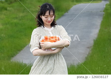 抱えきれない人参 126838127