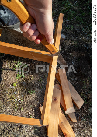 二段ベッド用梯子を細かく切って処分する 126838275