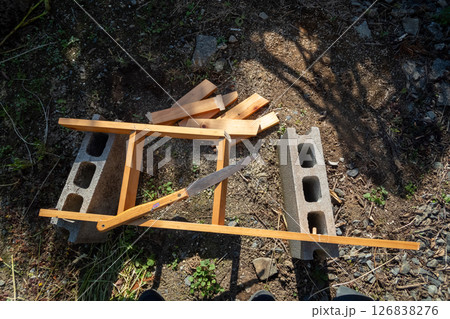 二段ベッド用梯子を細かく切って処分する 126838276