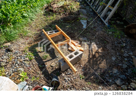 二段ベッド用梯子を切断して処分する 二段ベッド用梯子を切断して処分する 126838284