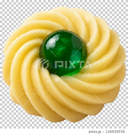 緑のジャムをのせた焼く前の絞り出しクッキーのアップ 126838556
