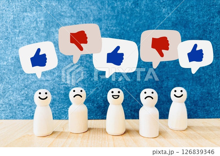 評価をする人々 126839346