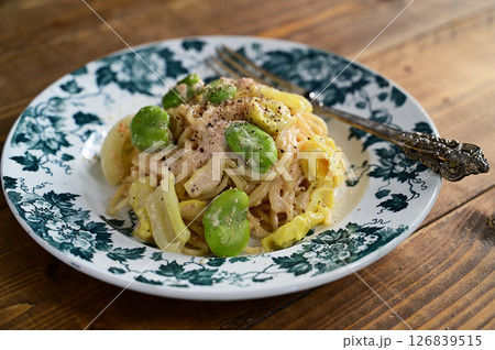 春キャベツと空目の明太クリームパスタ 春キャベツと空目の明太クリームパスタ 126839515