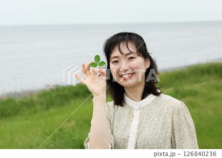 幸せの探し方 126840236