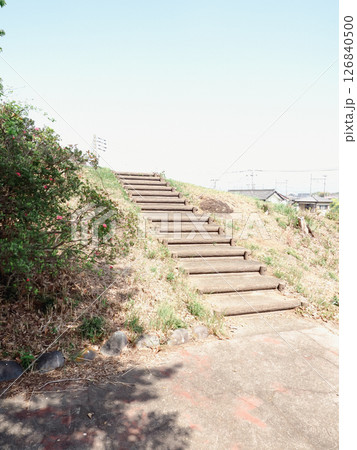 海へと続く階段 126840500
