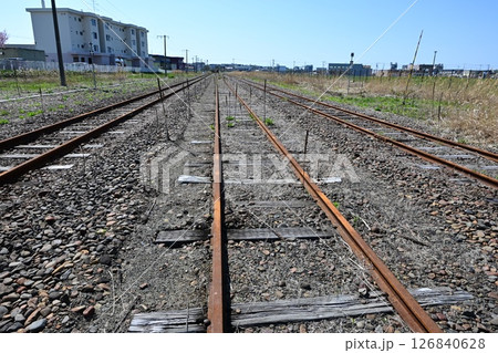 錆びたレールが伸びる廃線鉄路 錆びたレールが伸びる廃線鉄路 126840628