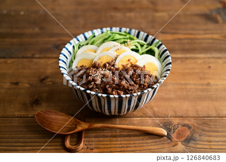 三色丼 126840683
