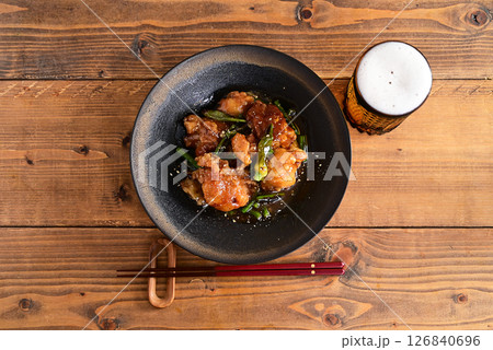 鶏もも肉のから揚げの甘酢あんかけ 鶏もも肉のから揚げの甘酢あんかけ 126840696