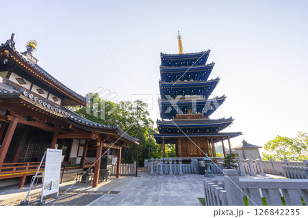 中山寺　五重塔と大師堂（兵庫県宝塚市） 126842235