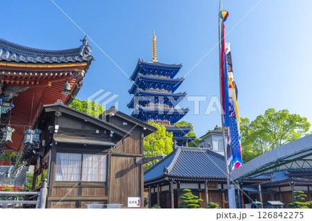 中山寺　五重塔と護摩堂（兵庫県宝塚市） 126842275