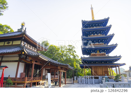 中山寺　五重塔と大師堂（兵庫県宝塚市） 126842296