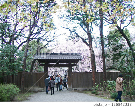 六義園の内庭大門(東京都文京区) 六義園の内庭大門(東京都文京区) 126842338