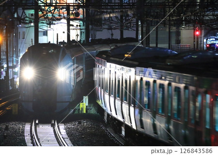 首都圏を通る成田エクスプレスの夜風景 首都圏を通る成田エクスプレスの夜風景 126843586