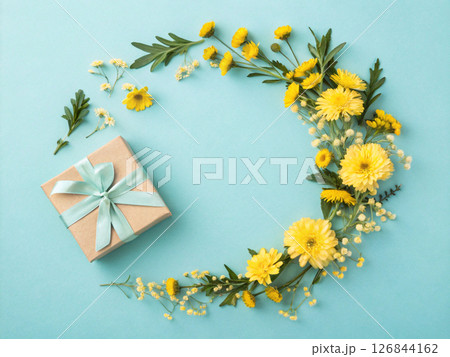 鮮やかなブルーの背景にひまわりの花束。父の日のイメージ。感謝の気持ちを表す。 126844162