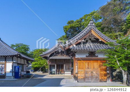 中山寺　寿老神堂と大黒堂（兵庫県宝塚市） 126844912