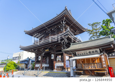 中山寺　山門（兵庫県宝塚市） 126844950