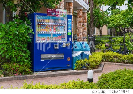 自販機のある風景 126844976