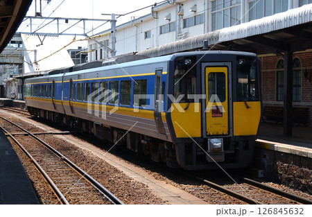 2002年当時の小郡駅に停車している特急列車 2002年当時の小郡駅に停車している特急列車 126845632