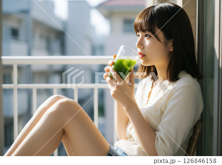 若い女性の日本茶時間と和の暮らし風景 126846158