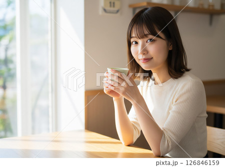 若い女性の日本茶時間と和の暮らし風景 126846159