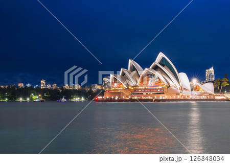 シドニー　オペラハウス　ナイトビュー 126848034
