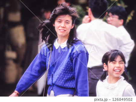 昭和の仲良しママと女の子 昭和の仲良しママと女の子 126849502