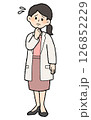 手描き風　困った白衣を前開きで着た女性医師　スカートスタイル 126852229