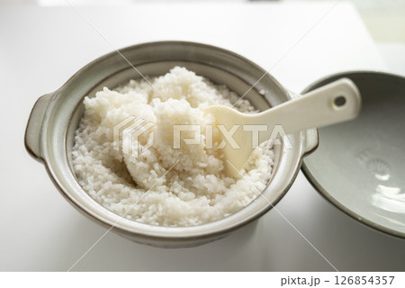 土鍋で炊いたご飯 126854357
