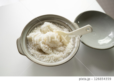 土鍋で炊いたご飯 126854359