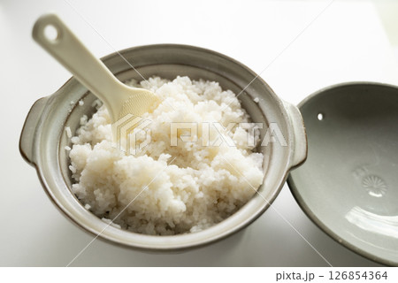 土鍋で炊いたご飯 126854364