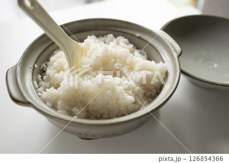 土鍋で炊いたご飯 土鍋で炊いたご飯 126854366