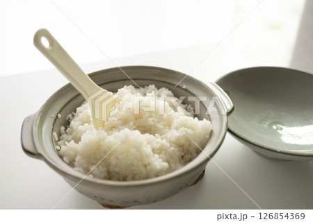 土鍋で炊いたご飯 土鍋で炊いたご飯 126854369