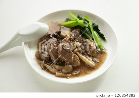 牛バラ肉煮込み 126854892