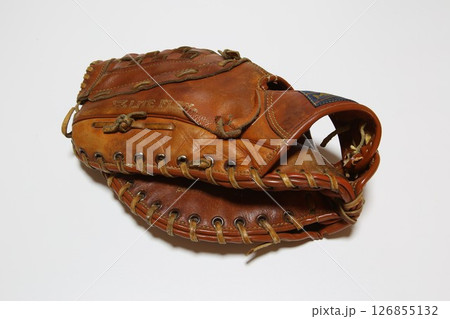 古い昭和のファーストミット 126855132