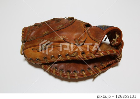 古い昭和のファーストミット 126855133
