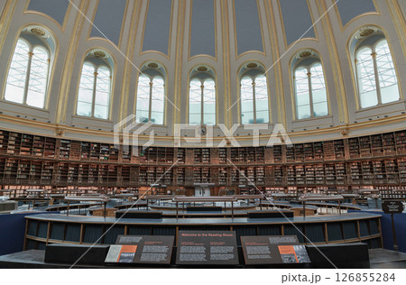 The Reading Room with many book stack were built surrounding situated in the centre of the Great Court of the British Museum. 126855284