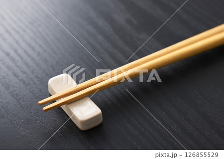 お箸の和風イメージ 126855529