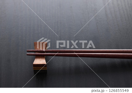 お箸の和風イメージ 126855549
