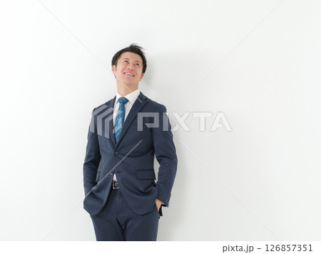 ビジネス　男性 126857351