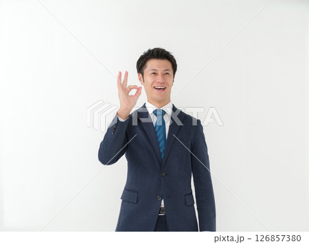 ビジネス　男性 126857380