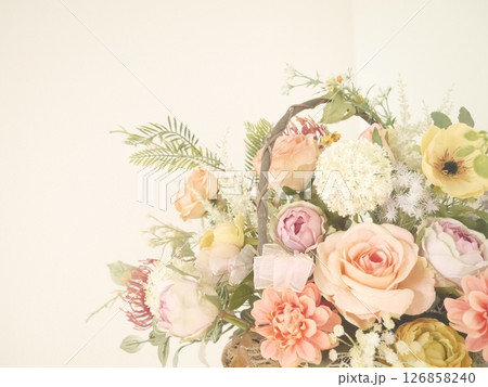 フラワーアレンジメント　ローズ 126858240