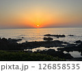 海に沈む夕日 126858535
