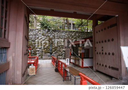 鞍馬寺 趣のある仁王門6 鞍馬寺 趣のある仁王門6 126859447
